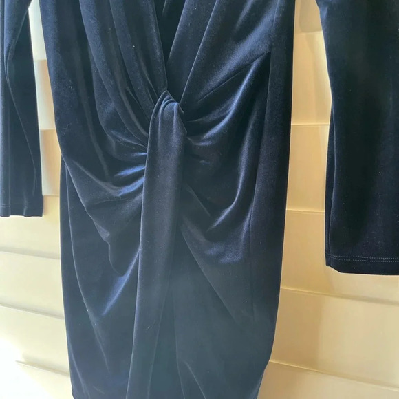 BLACK HALO NWT Lara Navy Blue Velvet Twist Mini Dress - Picture 9 of 12